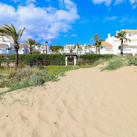 Family With Garden- Monteros Palm *